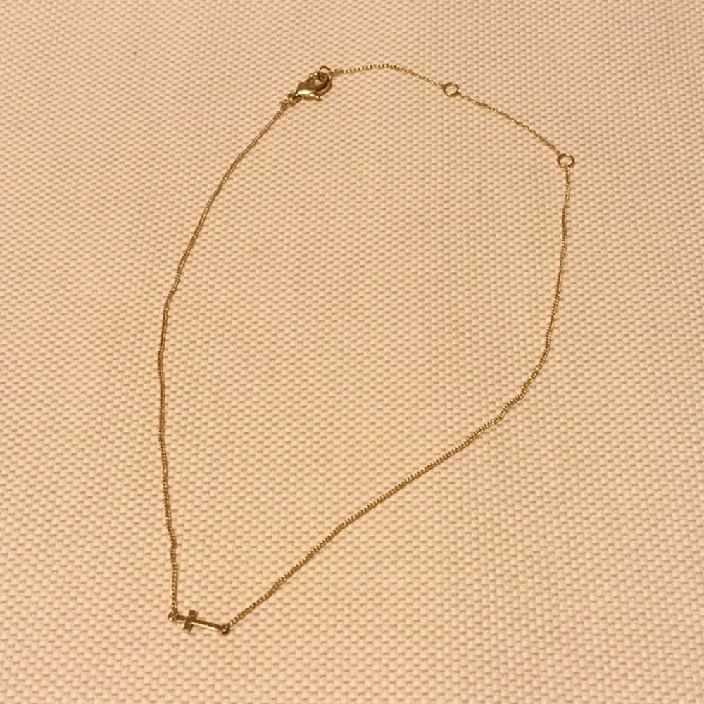 Dainty tiny cross choker. NWOT